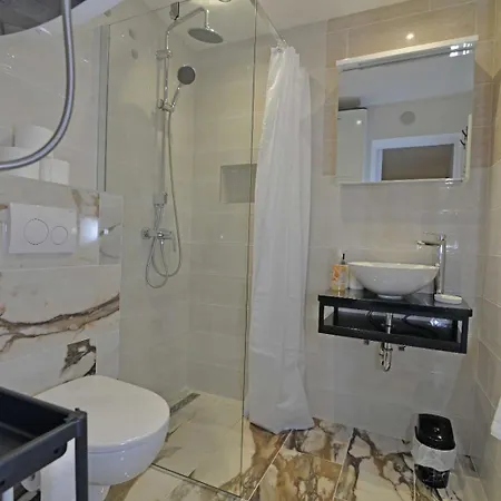 Lunastela Lussingrande